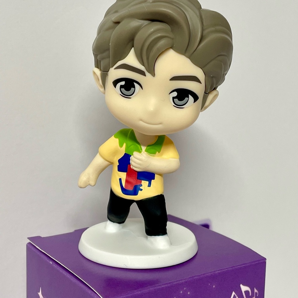 Tiny Tan Throwback Edition McDonald's
BTS RM Happy Meal Figure.